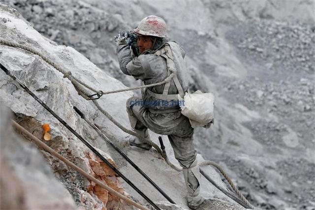 粉塵作業(yè)的勞動(dòng)防護(hù)管理應(yīng)采取三級(jí)防護(hù)